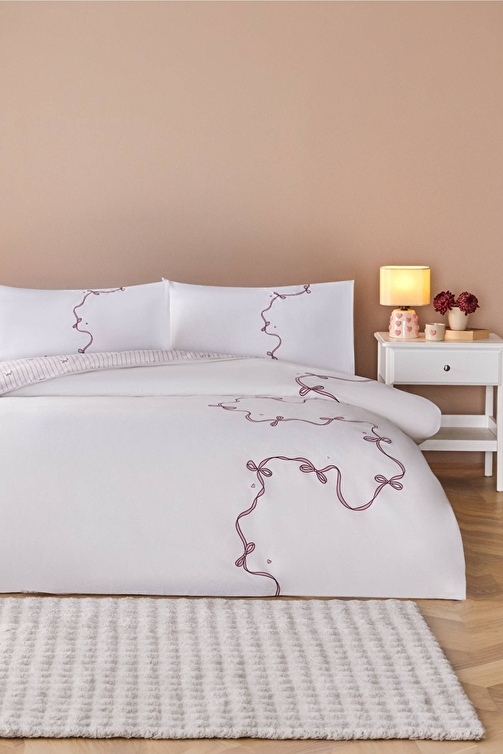 Floretta Love Bond Çift Kişilik Nevresim Takımı Floretta Love Bond Çift Kişilik Nevresim Takımı