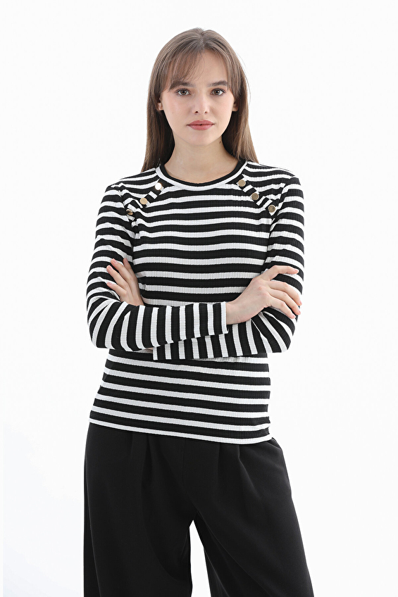 First Company Denim Kadın Düğme Detaylı Bluz 2524BS110252 Ekru/siyah First Company Denim Kadın Düğme Detaylı Bluz 2524BS110252 Ekru/siyah