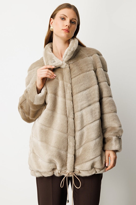 Ekol Büyük Beden Çıt Çıt Peluş Uzun Kol Klasik Yaka Kadın Kaban 06305 Vizon Ekol Büyük Beden Çıt Çıt Peluş Uzun Kol Klasik Yaka Kadın Kaban 06305 Vizon