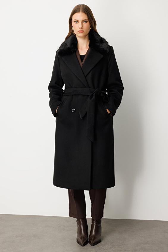 Ekol Çıkarılabilir Yaka Düğmeli Büyük Beden Uzun Kol Dokuma Kadın Kaban 06311 Siyah Ekol Çıkarılabilir Yaka Düğmeli Büyük Beden Uzun Kol Dokuma Kadın Kaban 06311 Siyah