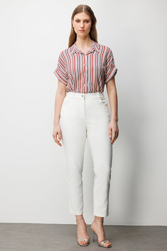 Ekol Polyester Dar Paça Büyük Beden Fermuarlı Yüksek Bel Kadın Pantolon 04036 Ekru Ekol Polyester Dar Paça Büyük Beden Fermuarlı Yüksek Bel Kadın Pantolon 04036 Ekru