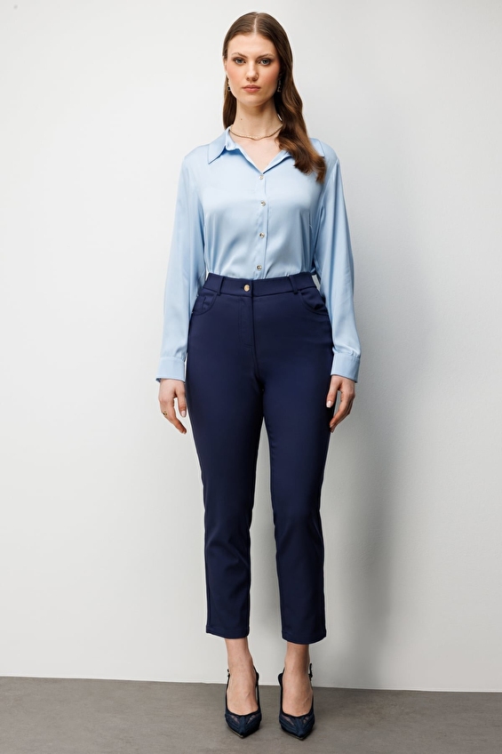 Ekol Polyester Dar Paça Büyük Beden Fermuarlı Yüksek Bel Kadın Pantolon 04036 Lacivert Ekol Polyester Dar Paça Büyük Beden Fermuarlı Yüksek Bel Kadın Pantolon 04036 Lacivert