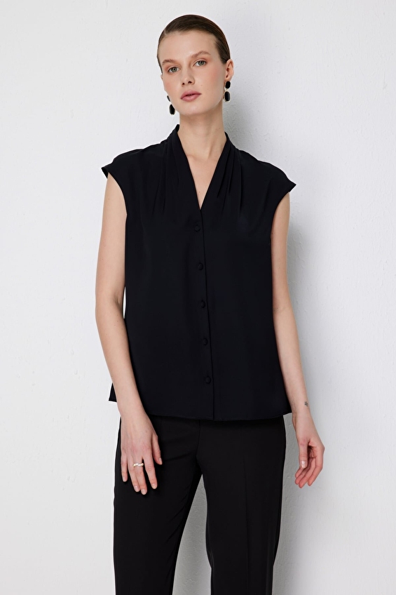 Ekol Regular Fit Düğmeli V Yaka Kadın Bluz 02008 Siyah Ekol Regular Fit Düğmeli V Yaka Kadın Bluz 02008 Siyah