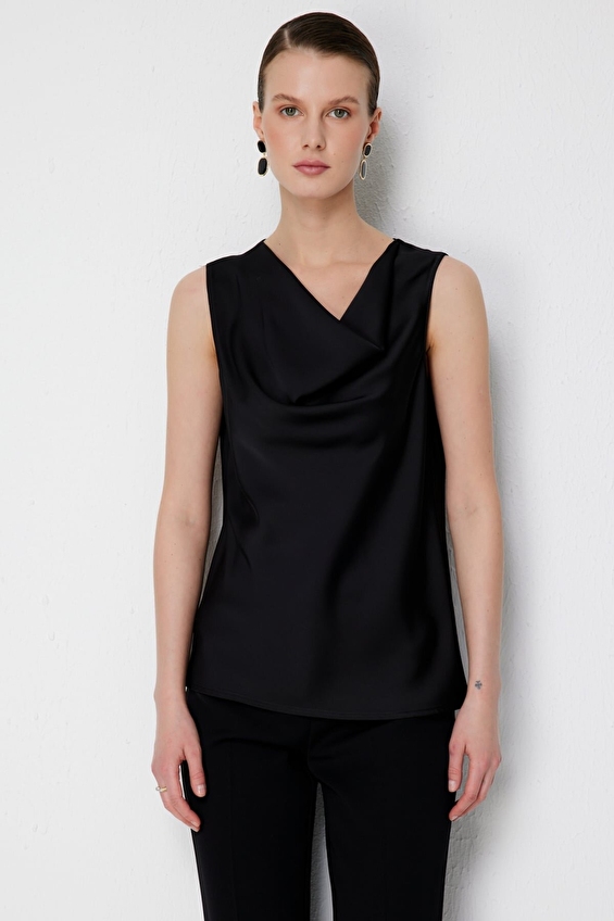 Ekol Regular Fit Degaje Yaka Kadın Bluz 02014 Siyah Ekol Regular Fit Degaje Yaka Kadın Bluz 02014 Siyah