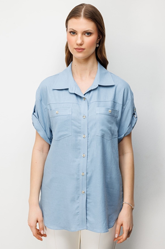 Ekol Polo Yaka Düğmeli Keten Büyük Beden Kısa Kollu Kadın Bluz 02524 Mavi Ekol Polo Yaka Düğmeli Keten Büyük Beden Kısa Kollu Kadın Bluz 02524 Mavi