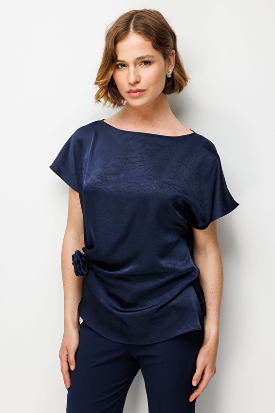 Ekol Polyester Kayık Yaka Düşük Kol Kadın Bluz 02054 Lacivert Ekol Polyester Kayık Yaka Düşük Kol Kadın Bluz 02054 Lacivert