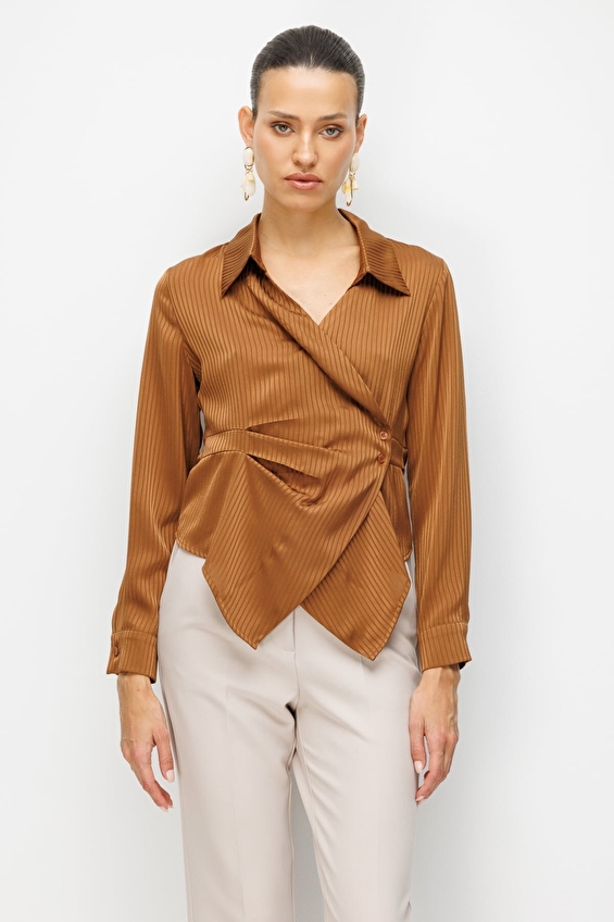 Ekol Regular Fit Düğmeli Uzun Kol Kruvaze Yaka Kadın Gömlek 02826 Açık kahverengi Ekol Regular Fit Düğmeli Uzun Kol Kruvaze Yaka Kadın Gömlek 02826 Açık kahverengi