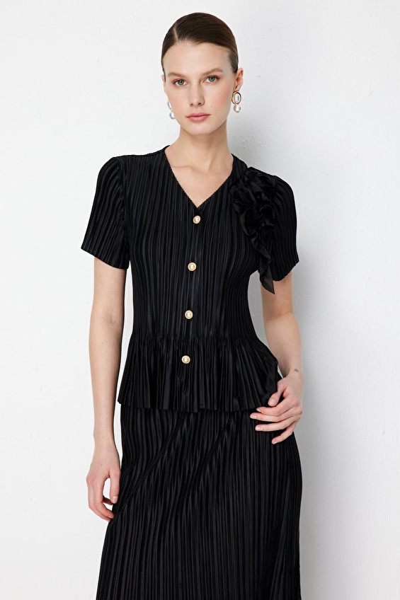 Ekol Düğmeli Regular Fit V Yaka Kısa Kol Kadın Bluz 02882 Siyah Ekol Düğmeli Regular Fit V Yaka Kısa Kol Kadın Bluz 02882 Siyah