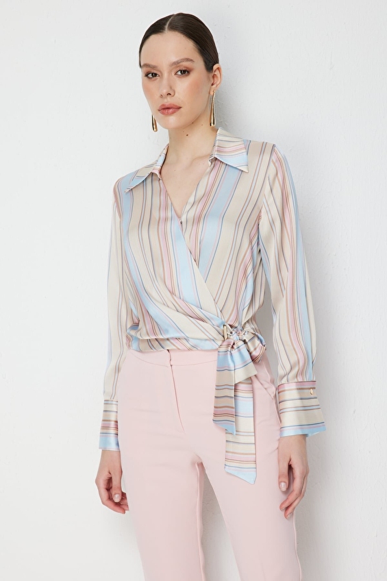 Ekol Kruvaze Polyester Uzun Kollu Kadın Bluz 02058 Mavi Ekol Kruvaze Polyester Uzun Kollu Kadın Bluz 02058 Mavi