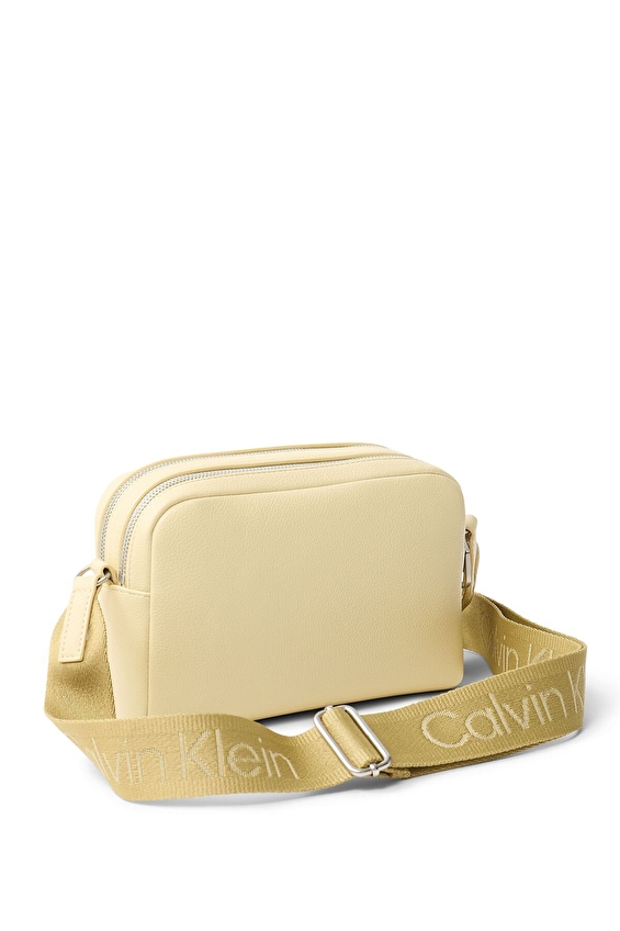 Calvin Klein Jeans Kadın Çapraz Çanta LV04K3124GRM0 Sarı Calvin Klein Jeans Kadın Çapraz Çanta LV04K3124GRM0 Sarı