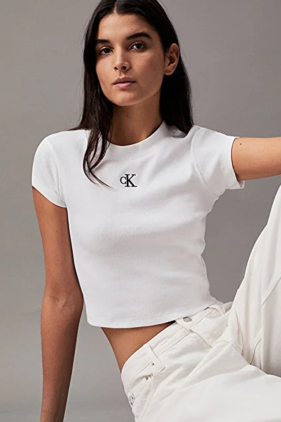 Calvin Klein Jeans Kadın Tişört J20J218337 Beyaz Calvin Klein Jeans Kadın Tişört J20J218337 Beyaz