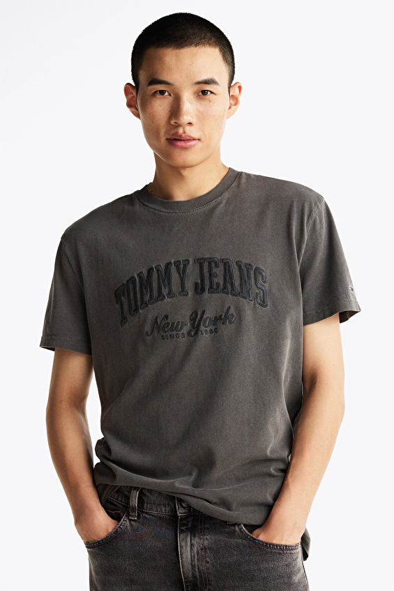 Tommy Jeans Erkek Tişört DM0DM20356 Siyah Tommy Jeans Erkek Tişört DM0DM20356 Siyah