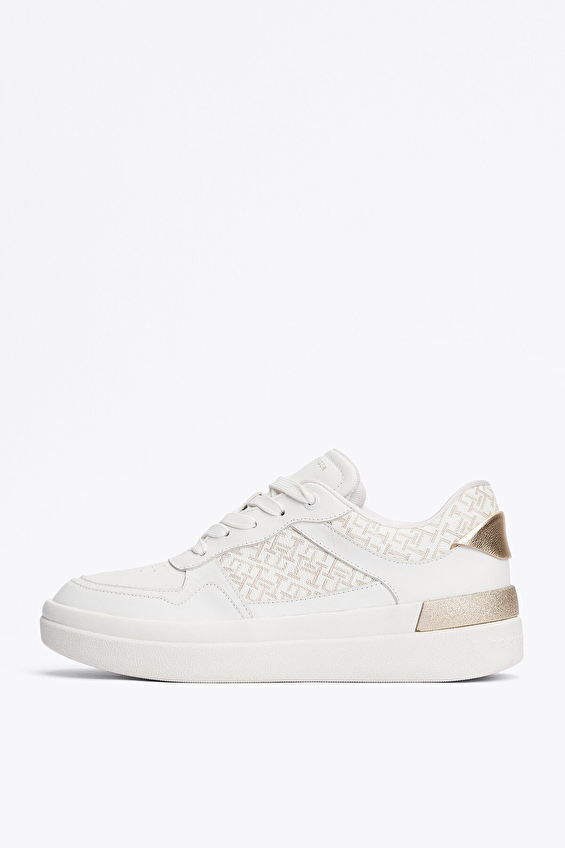 Tommy Hilfiger Kadın Lux Court Sneaker Monogram Ayakkabı FW0FW083810K4 Beyaz/altın Tommy Hilfiger Kadın Lux Court Sneaker Monogram Ayakkabı FW0FW083810K4 Beyaz/altın