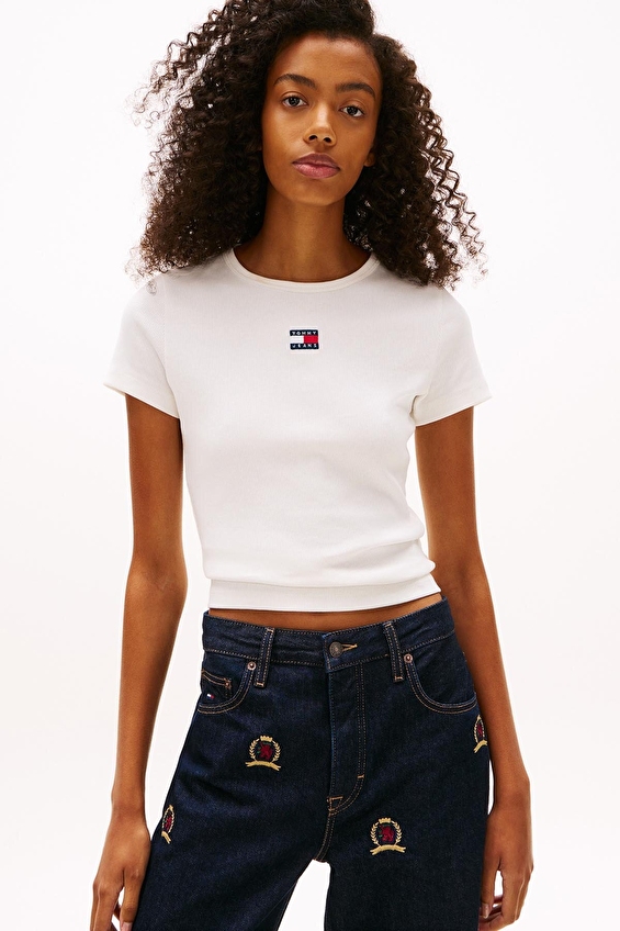 Tommy Jeans Kadın Tişört DW0DW17881 Beyaz Tommy Jeans Kadın Tişört DW0DW17881 Beyaz