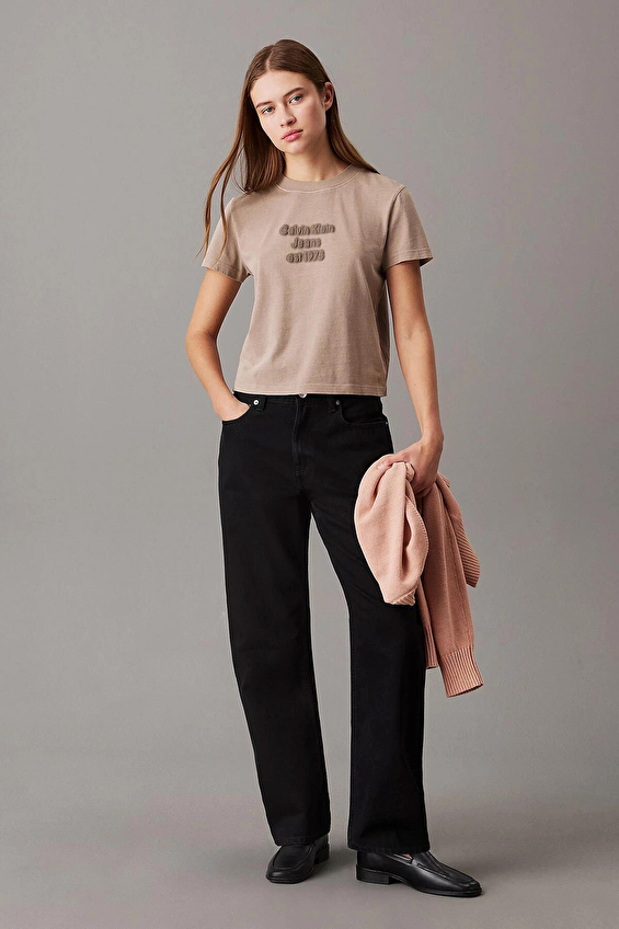 Calvin Klein Jeans Kadın Tişört J20J224988 Bej Calvin Klein Jeans Kadın Tişört J20J224988 Bej