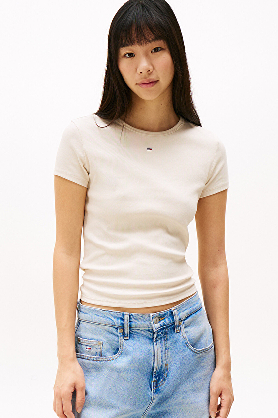 Tommy Jeans Kadın Tişört DW0DW17383 Bej Tommy Jeans Kadın Tişört DW0DW17383 Bej