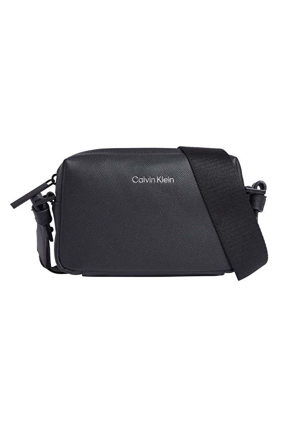 Calvin Klein Erkek Çapraz Çanta K50K512761 Siyah Calvin Klein Erkek Çapraz Çanta K50K512761 Siyah