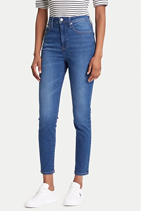 Calvin Klein Jeans Kadın Kot Pantolon LV047B773G Mavi Calvin Klein Jeans Kadın Kot Pantolon LV047B773G Mavi