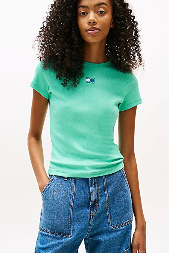 Tommy Jeans Kadın Tişört DW0DW17881 Zümrüt Tommy Jeans Kadın Tişört DW0DW17881 Zümrüt