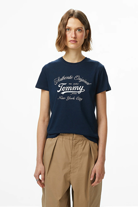 Tommy Jeans Kadın Tişört DW0DW21404 Mavi Tommy Jeans Kadın Tişört DW0DW21404 Mavi