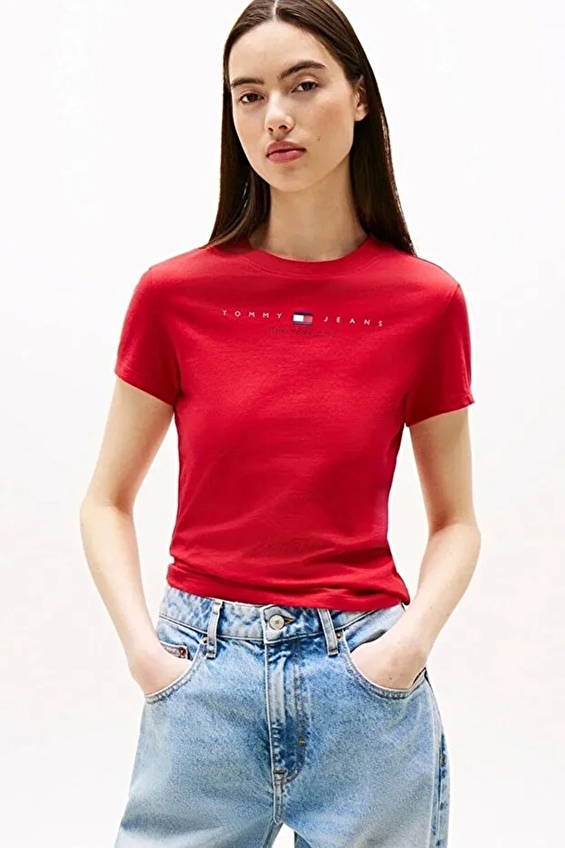 Tommy Jeans Kadın Tişört DW0DW21422 Kırmızı Tommy Jeans Kadın Tişört DW0DW21422 Kırmızı