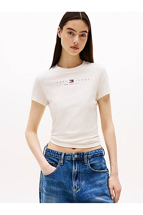 Tommy Jeans Kadın Tişört DW0DW21422 Krem Tommy Jeans Kadın Tişört DW0DW21422 Krem