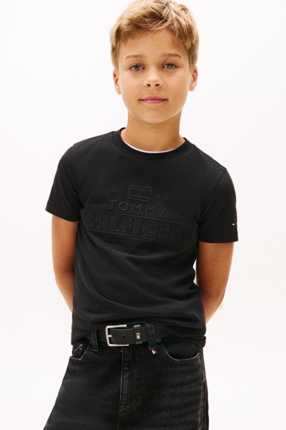 Tommy Hilfiger Erkek Çocuk Tişört KB0KB10367 Tommy Hilfiger Erkek Çocuk Tişört KB0KB10367