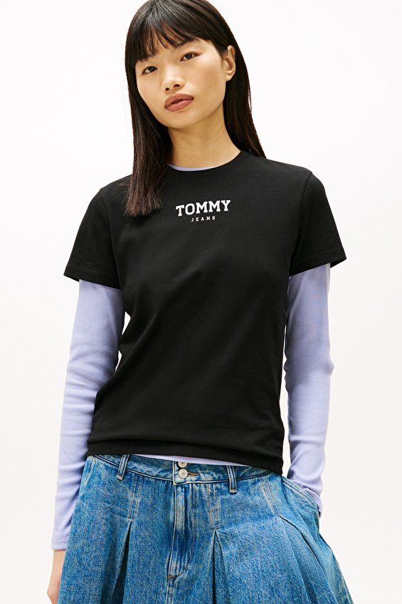 Tommy Jeans Kadın Tişört DW0DW21842 Siyah Tommy Jeans Kadın Tişört DW0DW21842 Siyah