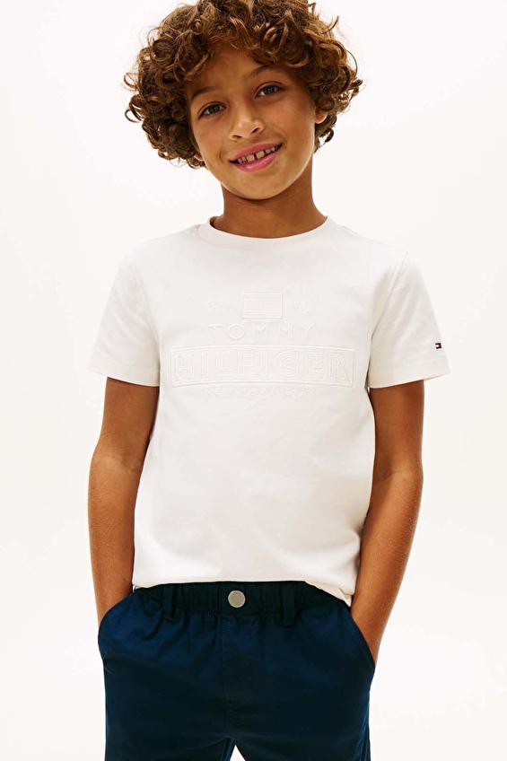 Tommy Hilfiger Erkek Çocuk Tişört KB0KB10367 Tommy Hilfiger Erkek Çocuk Tişört KB0KB10367