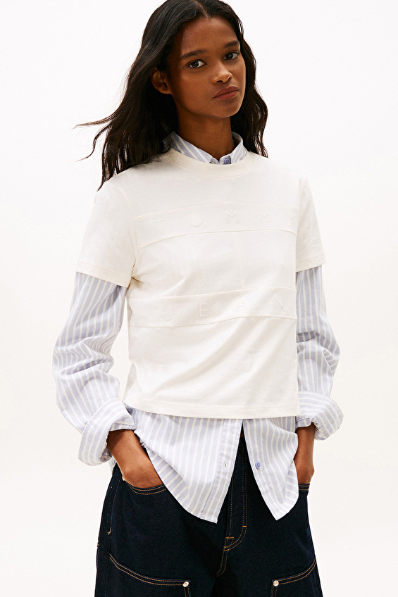 Tommy Jeans Kadın Tişört DW0DW22539 Beyaz Tommy Jeans Kadın Tişört DW0DW22539 Beyaz