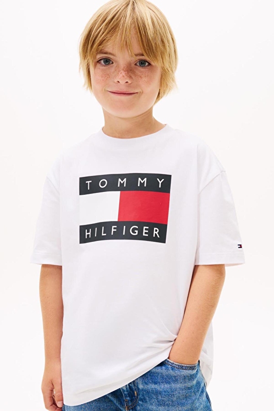 Tommy Hilfiger Erkek Çocuk Tişört KB0KB10340 Tommy Hilfiger Erkek Çocuk Tişört KB0KB10340