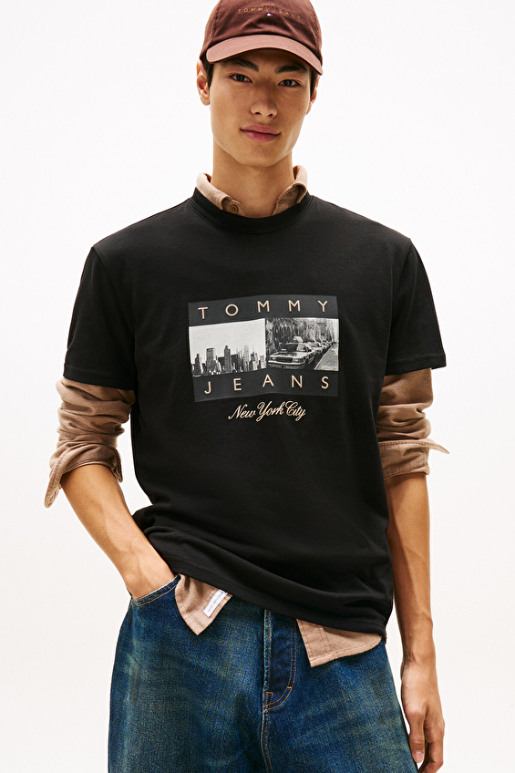 Tommy Hilfiger Erkek Tommy Jeans Tişört DM0DM22464 Siyah Tommy Hilfiger Erkek Tommy Jeans Tişört DM0DM22464 Siyah