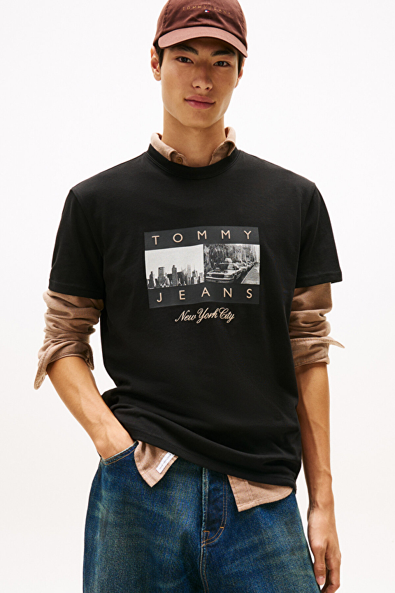 Tommy Jeans Erkek Tişört DM0DM22464 Siyah Tommy Jeans Erkek Tişört DM0DM22464 Siyah