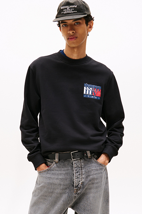 Tommy Jeans Regular Fit Erkek Sweatshirt DM0DM22093 Siyah Tommy Jeans Regular Fit Erkek Sweatshirt DM0DM22093 Siyah
