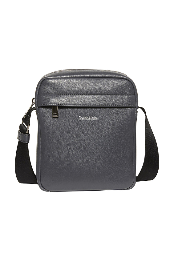 Calvin Klein Erkek Çapraz Çanta LV04D3160GPCX Koyu gri Calvin Klein Erkek Çapraz Çanta LV04D3160GPCX Koyu gri