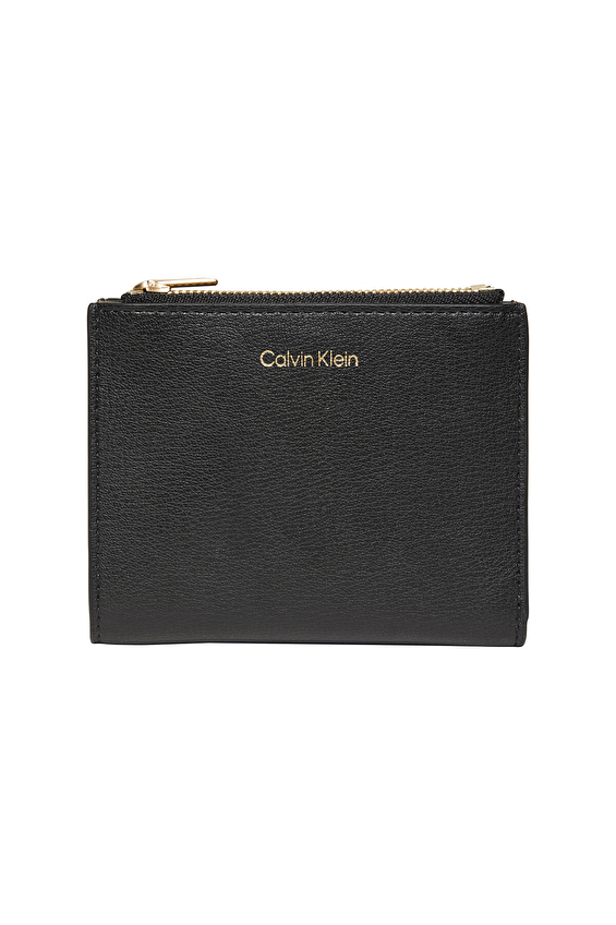 Calvin Klein Kadın Kartlık LV04F1135G332 Siyah Calvin Klein Kadın Kartlık LV04F1135G332 Siyah