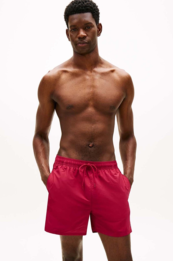 Tommy Hilfiger Erkek Mayo Şort UM0UM03730XKC Kırmızı Tommy Hilfiger Erkek Mayo Şort UM0UM03730XKC Kırmızı