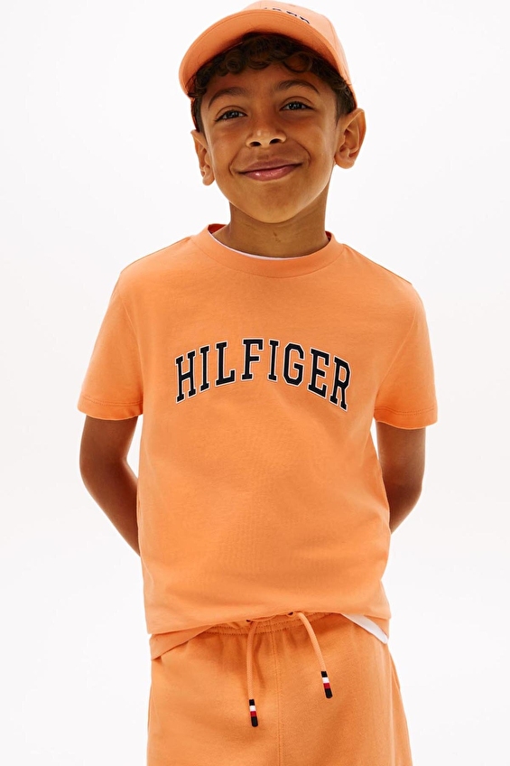 Tommy Hilfiger Erkek Çocuk Tişört KB0KB10420 Tommy Hilfiger Erkek Çocuk Tişört KB0KB10420