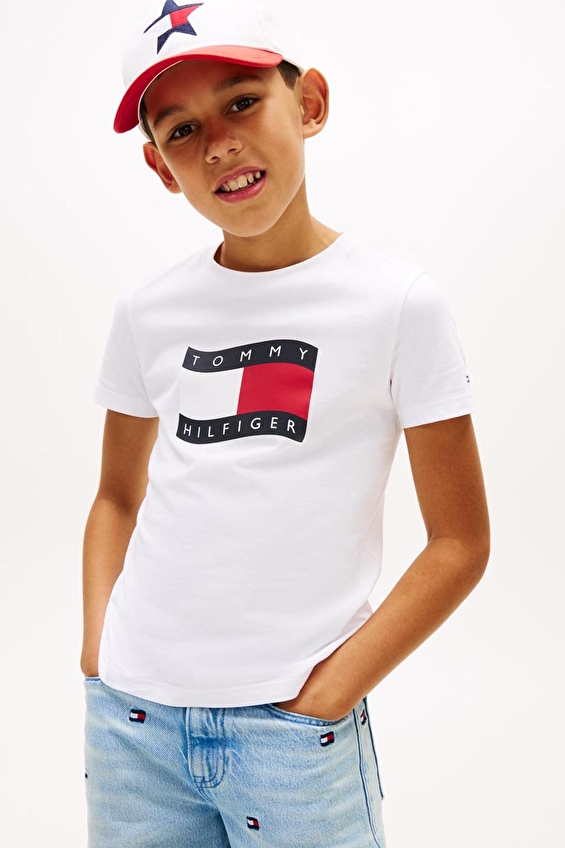 Tommy Hilfiger Erkek Çocuk Tişört KB0KB10275 Tommy Hilfiger Erkek Çocuk Tişört KB0KB10275