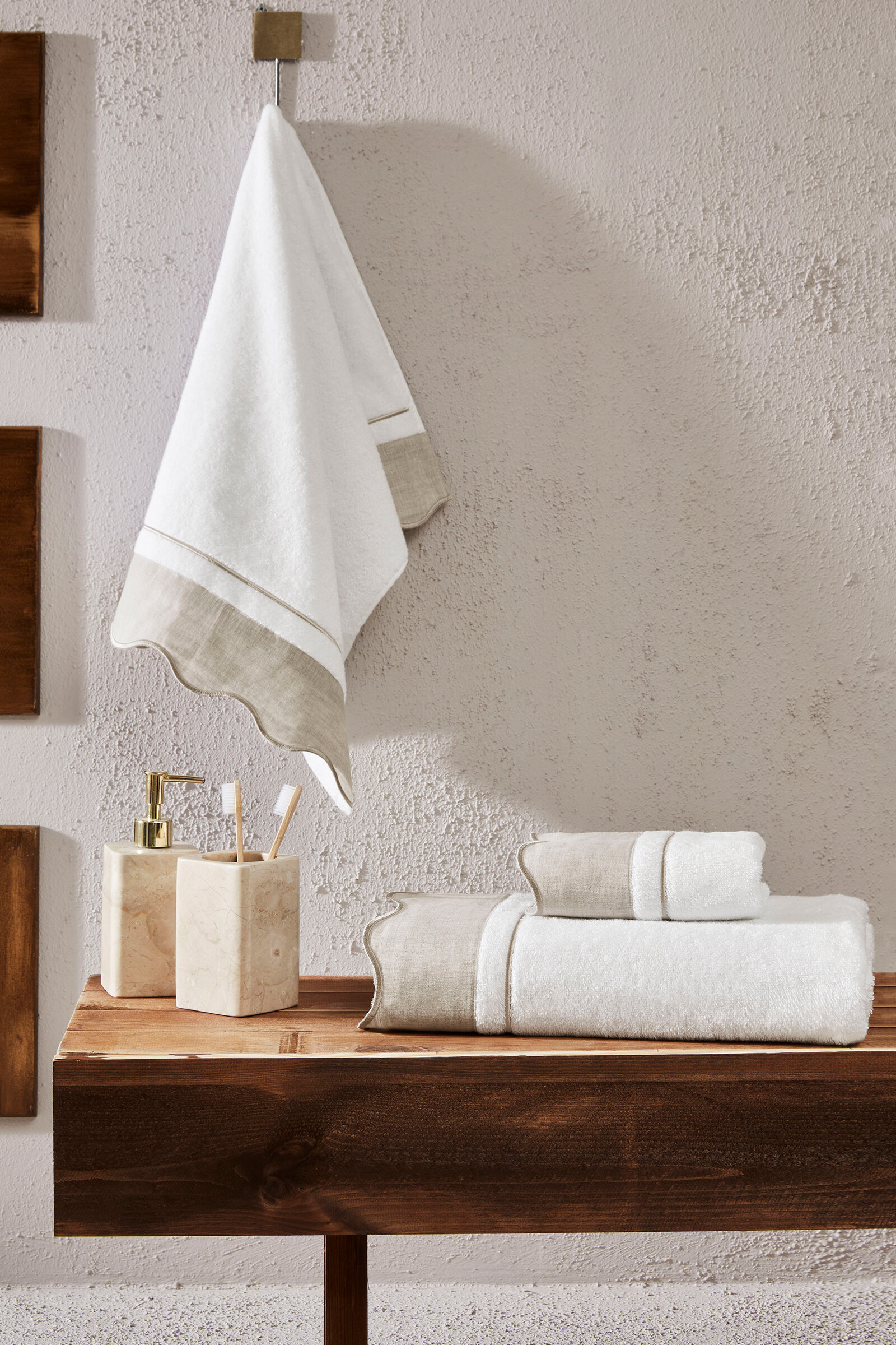 Cottons & Clouds Retro Line Nakışlı Banyo Havlusu 100 x 150 cm