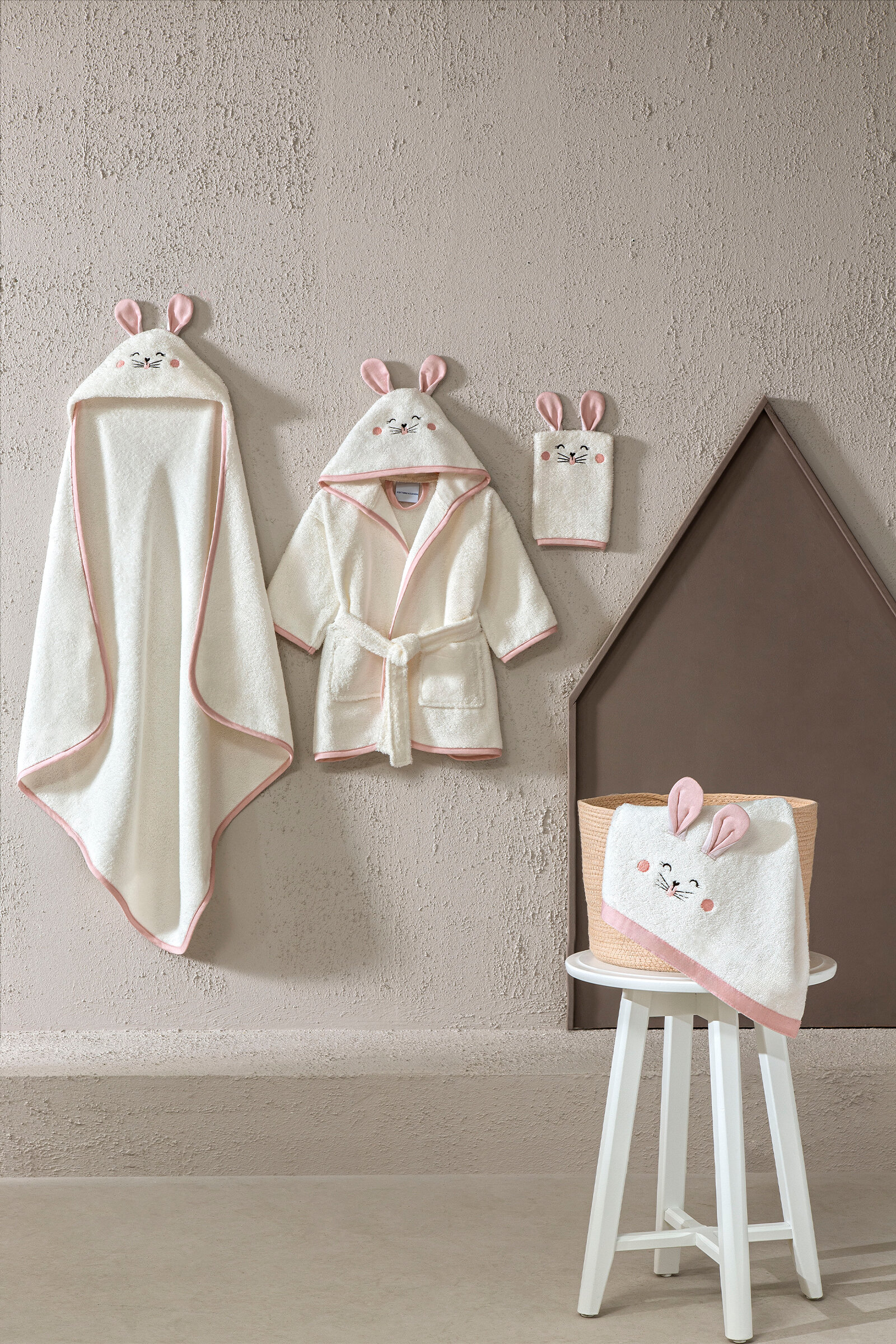 Cottons & Clouds Little Rabbit Nakışlı Kapüşonlu Bebek Bornozu 0 / 1 Yaş